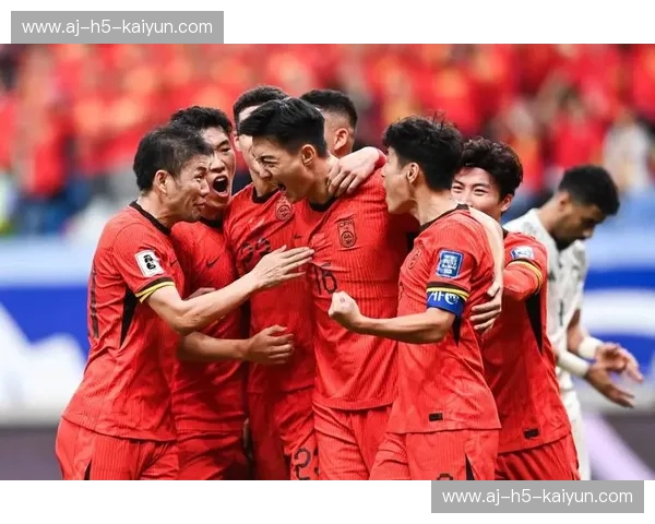 东亚杯风云：中国男足与朝鲜队的对决，一场不止于胜负的较量